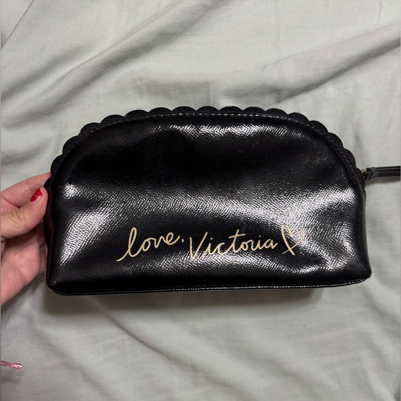 Corner Rubbing Victoria's Secret Petal Edge Beauty Bag - Picture 3 of 9